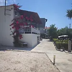 Elina House And Garden 度假居