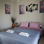 Elina House And Garden 度假居 *