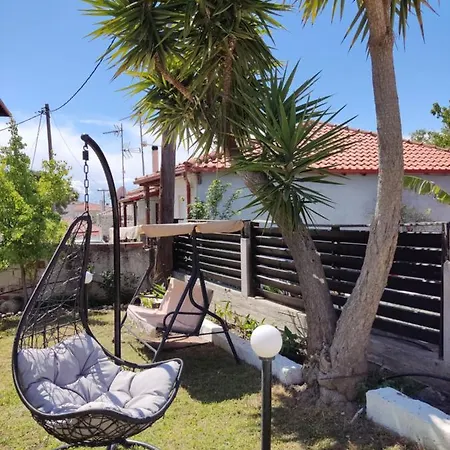 Elina House And Garden Holiday home *