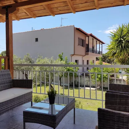 Elina House And Garden * ニキティ