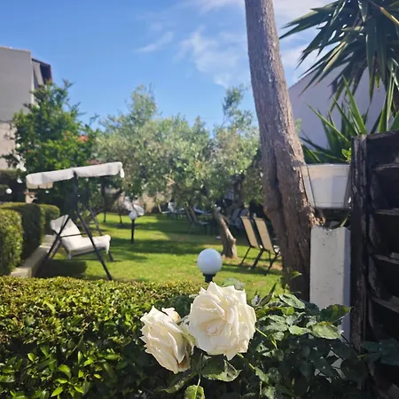 度假居 Elina House And Garden *